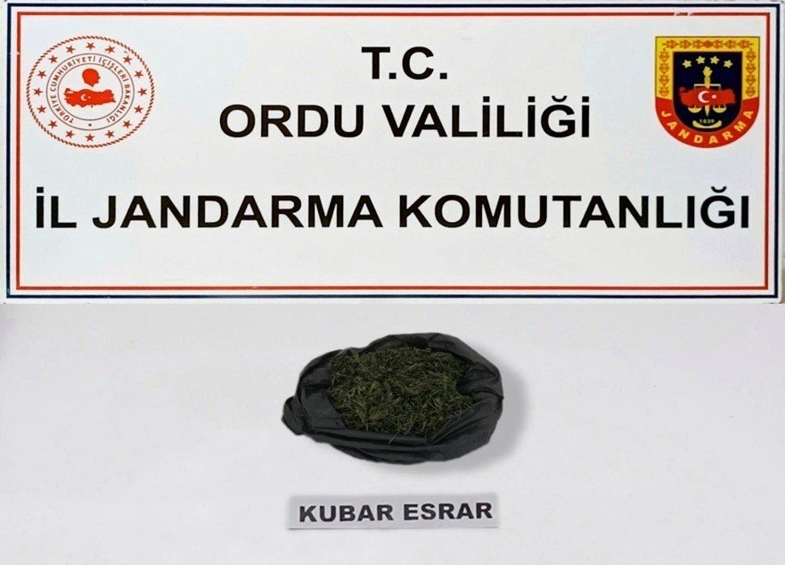 Jandarma ekiplerinden uyuşturucu ve kaçak tütün operasyonu