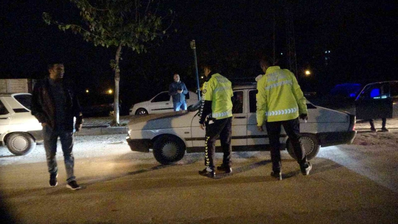 Adana polisinden alkollü sürücüye alkolmetre dersi