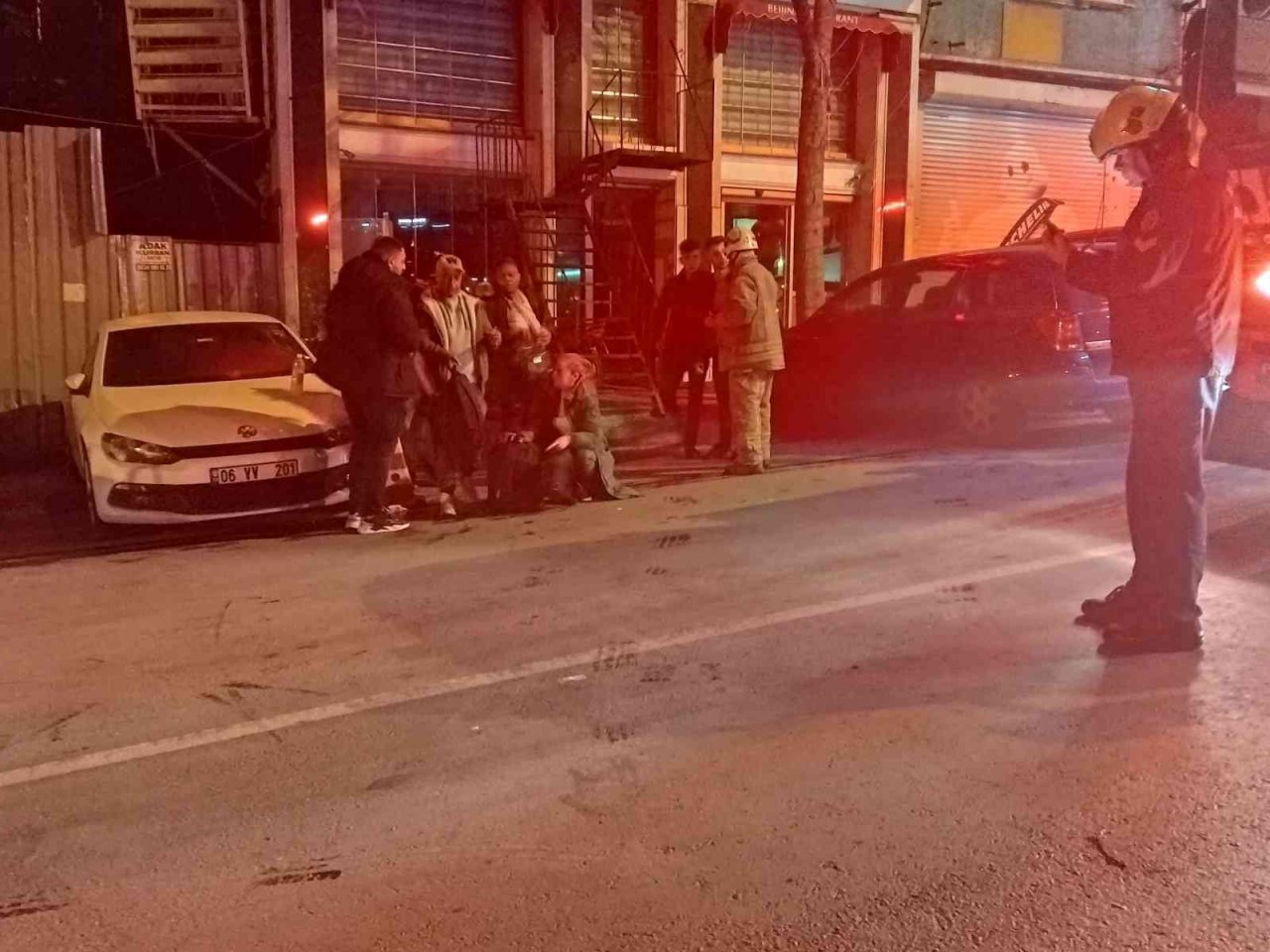 Şişli’de otelde çıkan yangın büyük paniğe neden oldu, 1 kişi dumandan etkilendi