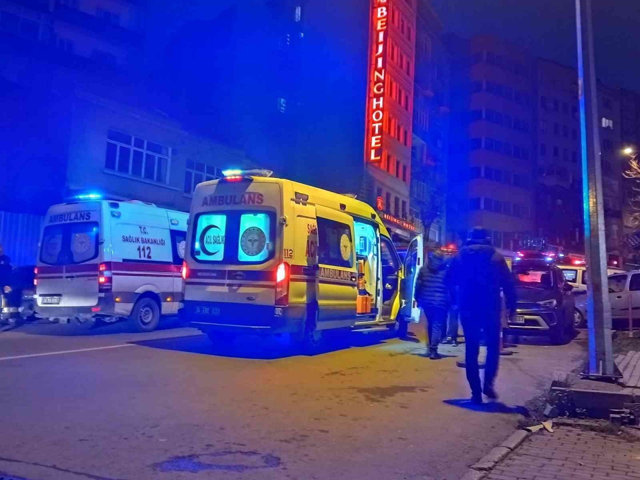 Şişli’de otelde çıkan yangın büyük paniğe neden oldu, 1 kişi dumandan etkilendi