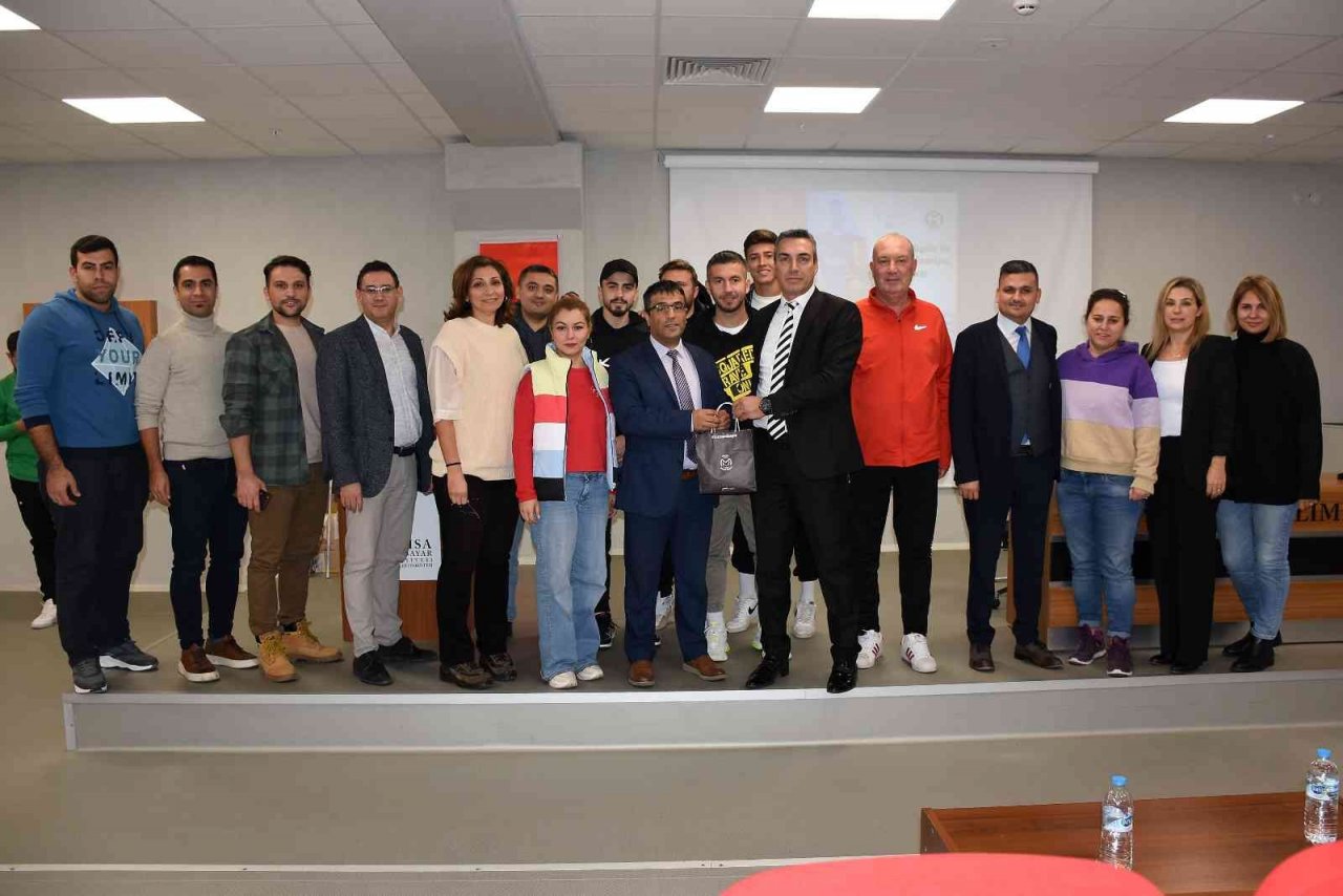 Manisa FK’nın golcü oyuncusu Adem Büyük öğrencilerle buluştu