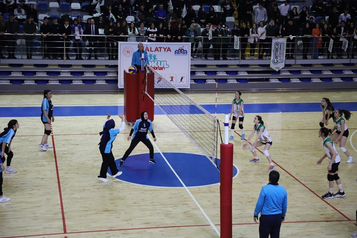 Sporcular il birincisi olmak için ter döktü