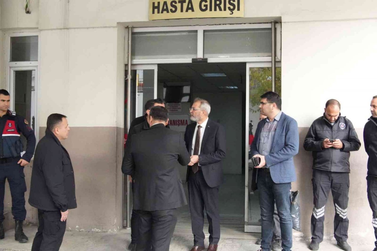 Bozdoğan, yaralı polisleri hastanede ziyaret etti