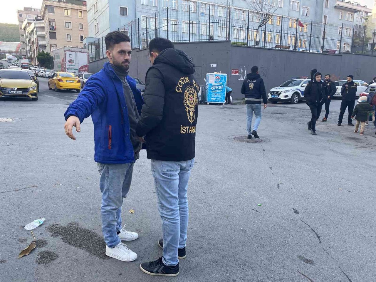 Maltepe’de okul önlerinde sıkı denetim