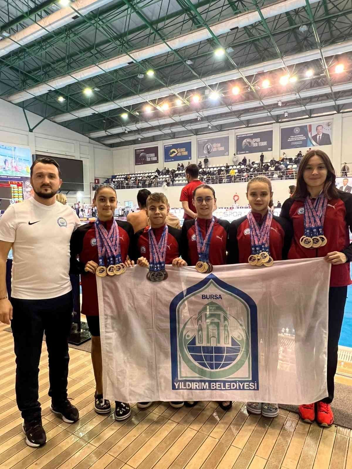 Yıldırım’ın altın kulaçlarından 14 madalya