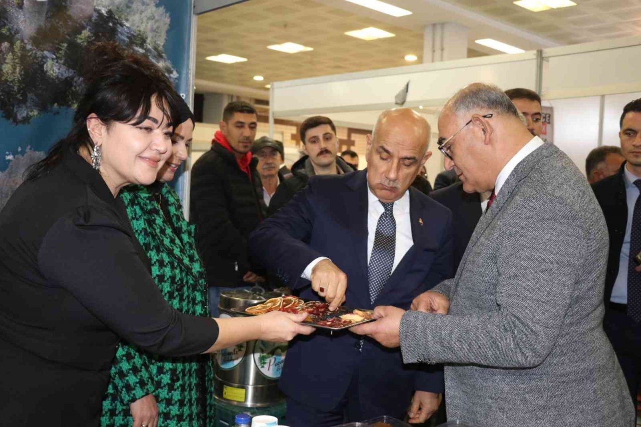 Adana Tanıtım Günleri... Pozantı Belediyesinin standına yoğun ilgi