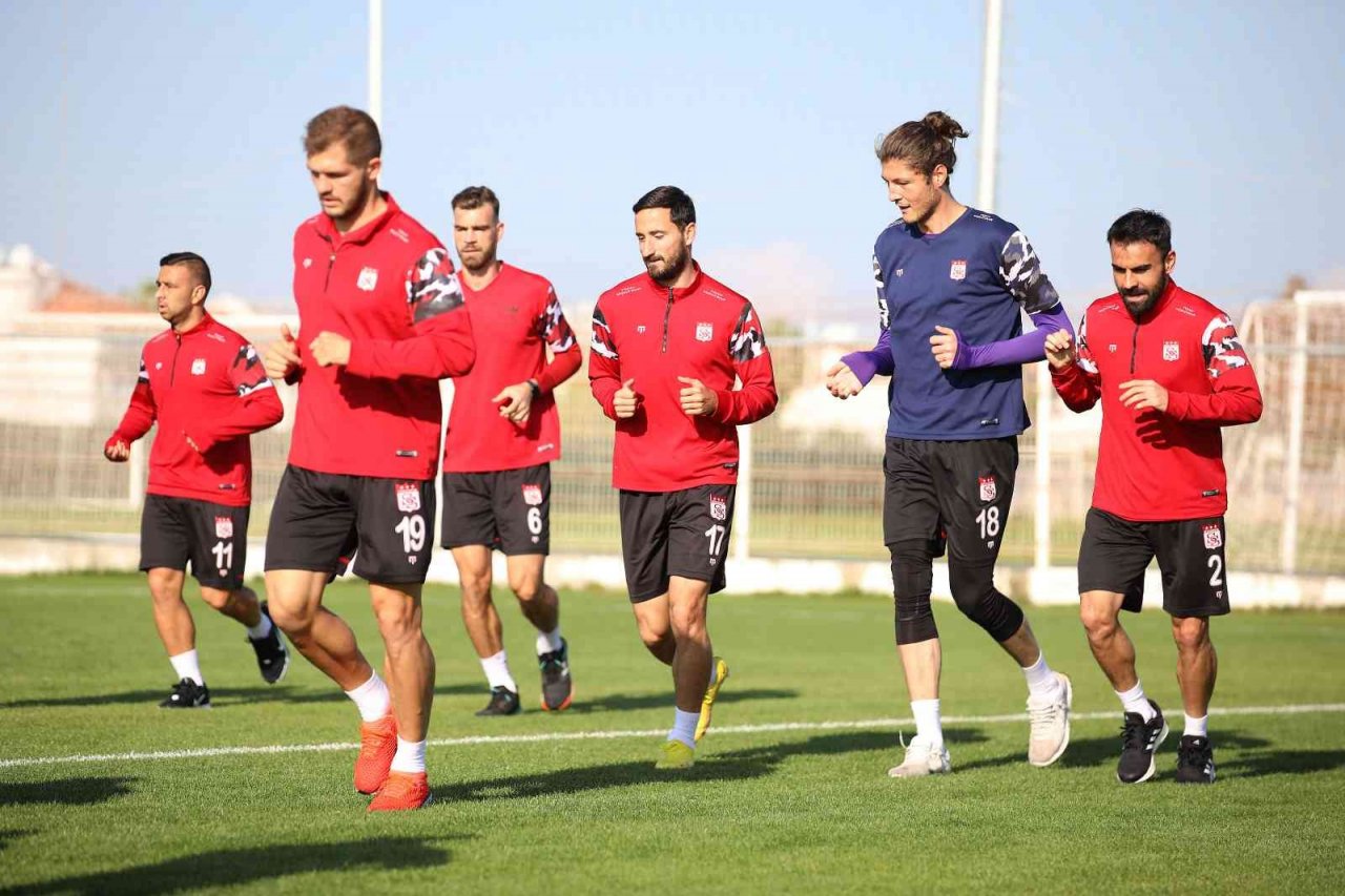 Sivasspor, Antalya’daki son çalışmasını yaptı