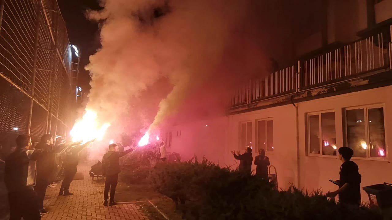 48 Gençlik taraftarlarından maç öncesi futbolculara moral