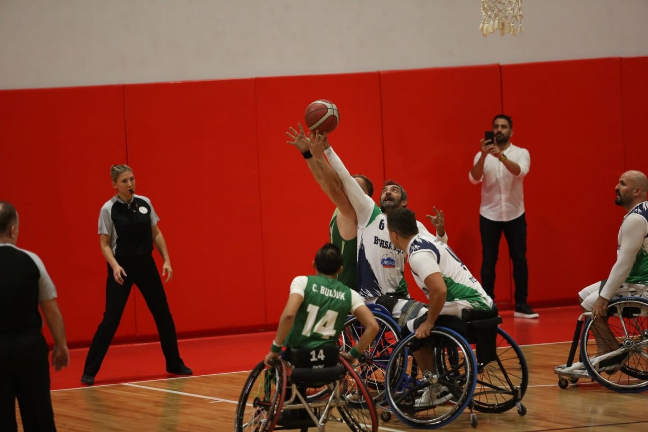 Engel tanımayan basketçiler Süper Lig yolunda