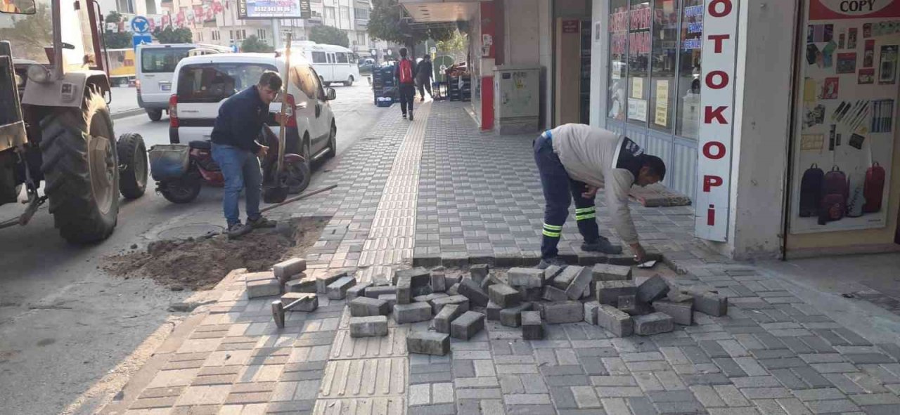Erdem: "Ceyhan’da asfalt ve kaldırım sorununun büyük kısmını çözdük"