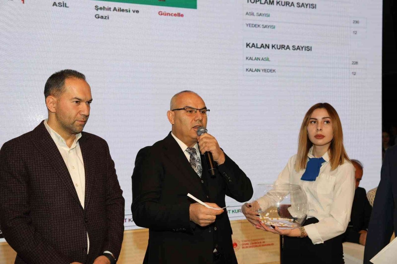 Niğde’de 1000 konutun hak sahibi için kura çekildi