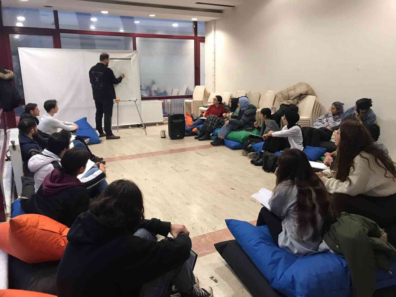 Gençlik merkezleri gençlerin buluşma noktası oluyor