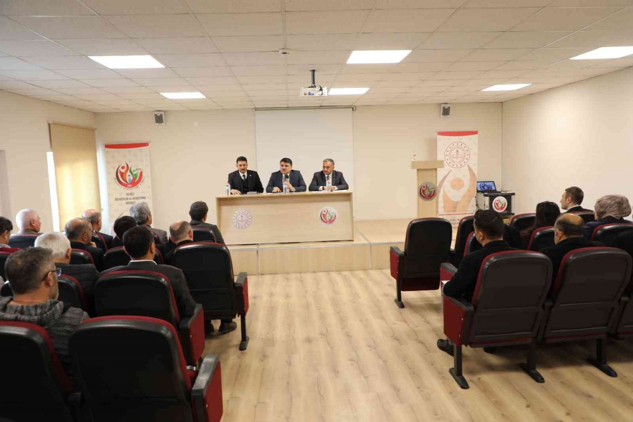 Develi’de Akademik Başarı ve Gelişim Projesi değerlendirme toplantısı yapıldı