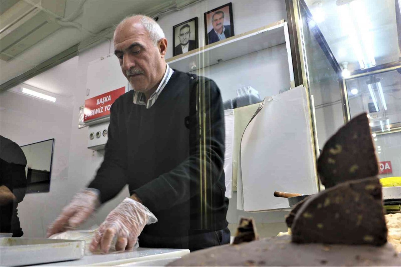 Diyarbakır’ın asırlık helvacısı Avrupa’ya tat veriyor