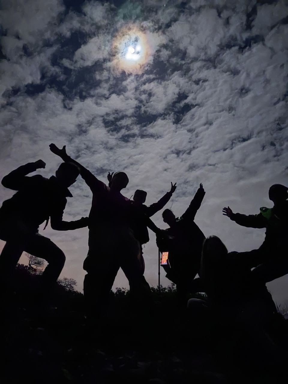 12 kilometrelik gece yürüyüşü şehir stresinden uzaklaştırdı