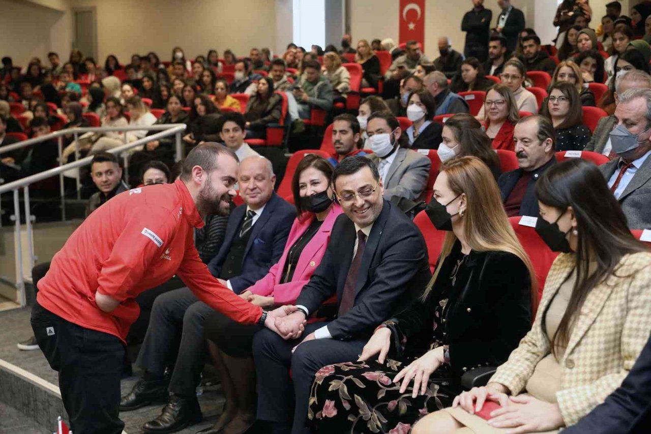 DEÜ’de engelleri aşan buluşma