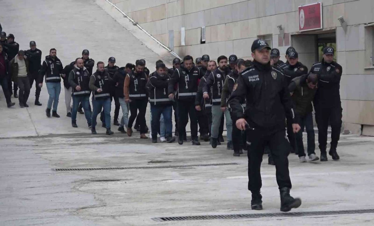 Elazığ’da ’Silindir’ operasyonu: 22 şüpheli adliyeye sevk edildi