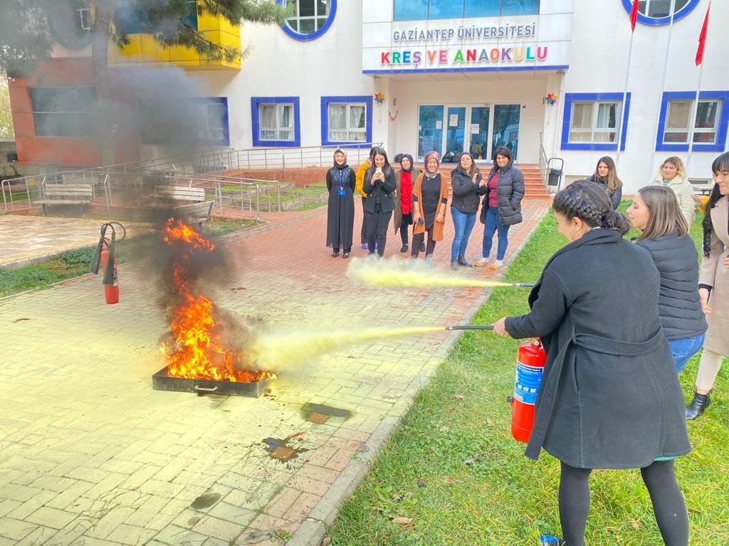 Kreş ve anaokulu müdürlüğü personeline yangın eğitimi
