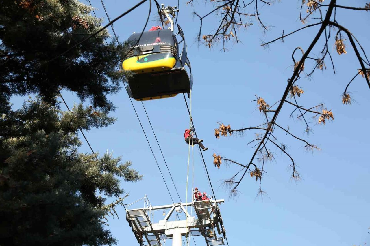 Jandarma Arama Kurtarma Timleri’nden teleferikte kurtarma tatbikatı
