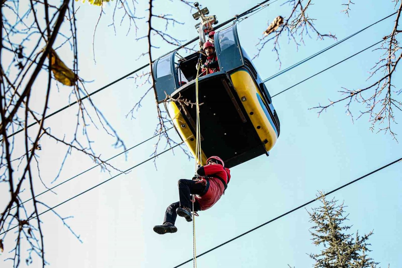 Jandarma Arama Kurtarma Timleri’nden teleferikte kurtarma tatbikatı