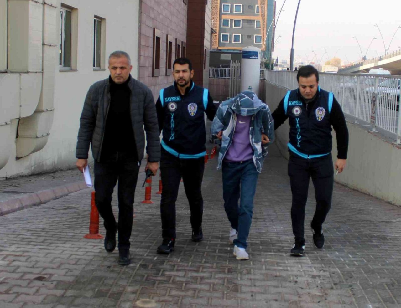 Sahte satılık araç ilanıyla vatandaşları dolandıran şahıs yakalandı