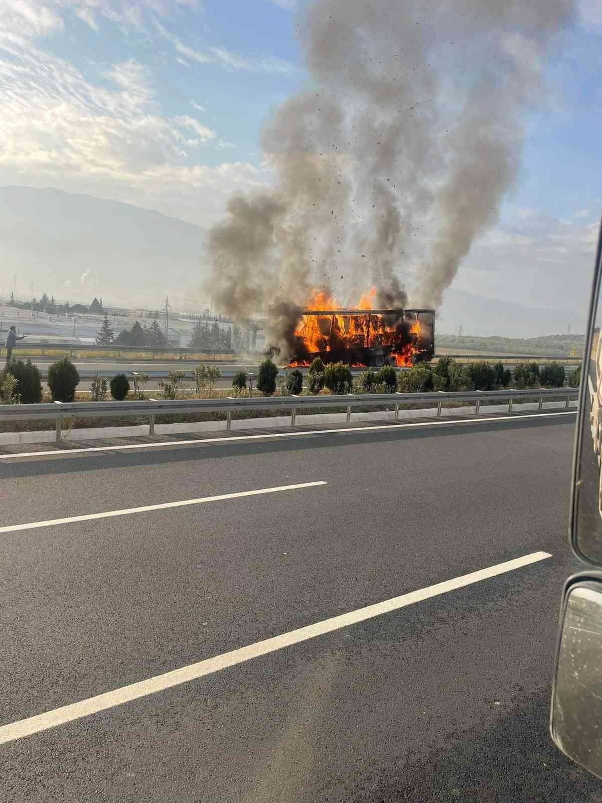 Otobanda hareketli saatler...Alev alev yandı