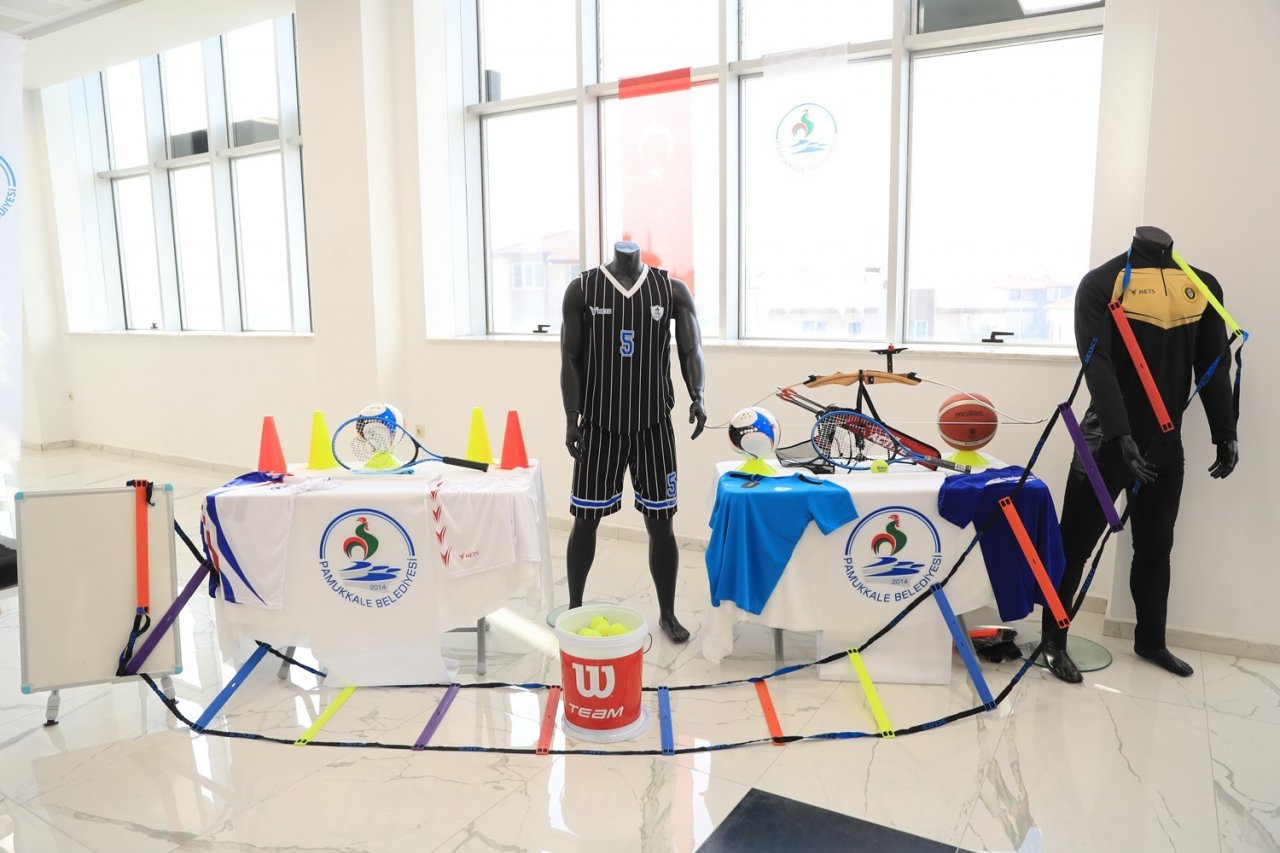 Pamukkale Belediyesinden amatör kulüplere malzeme desteği