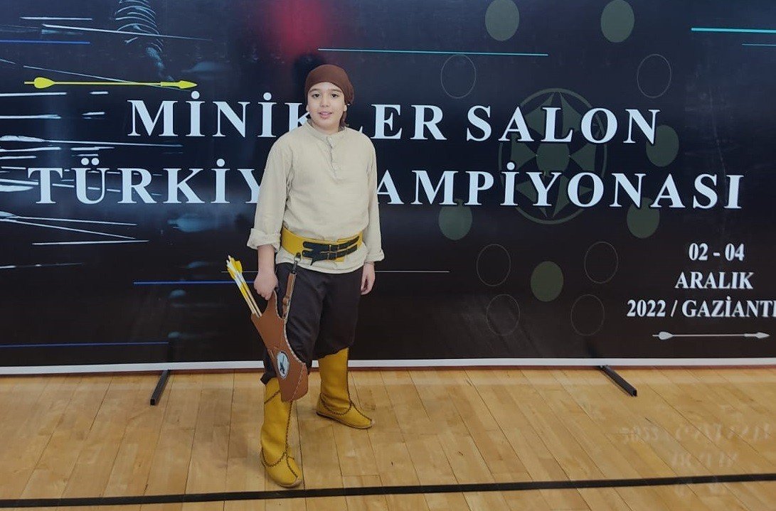 Adanalı minik okçu Türkiye ikincisi oldu