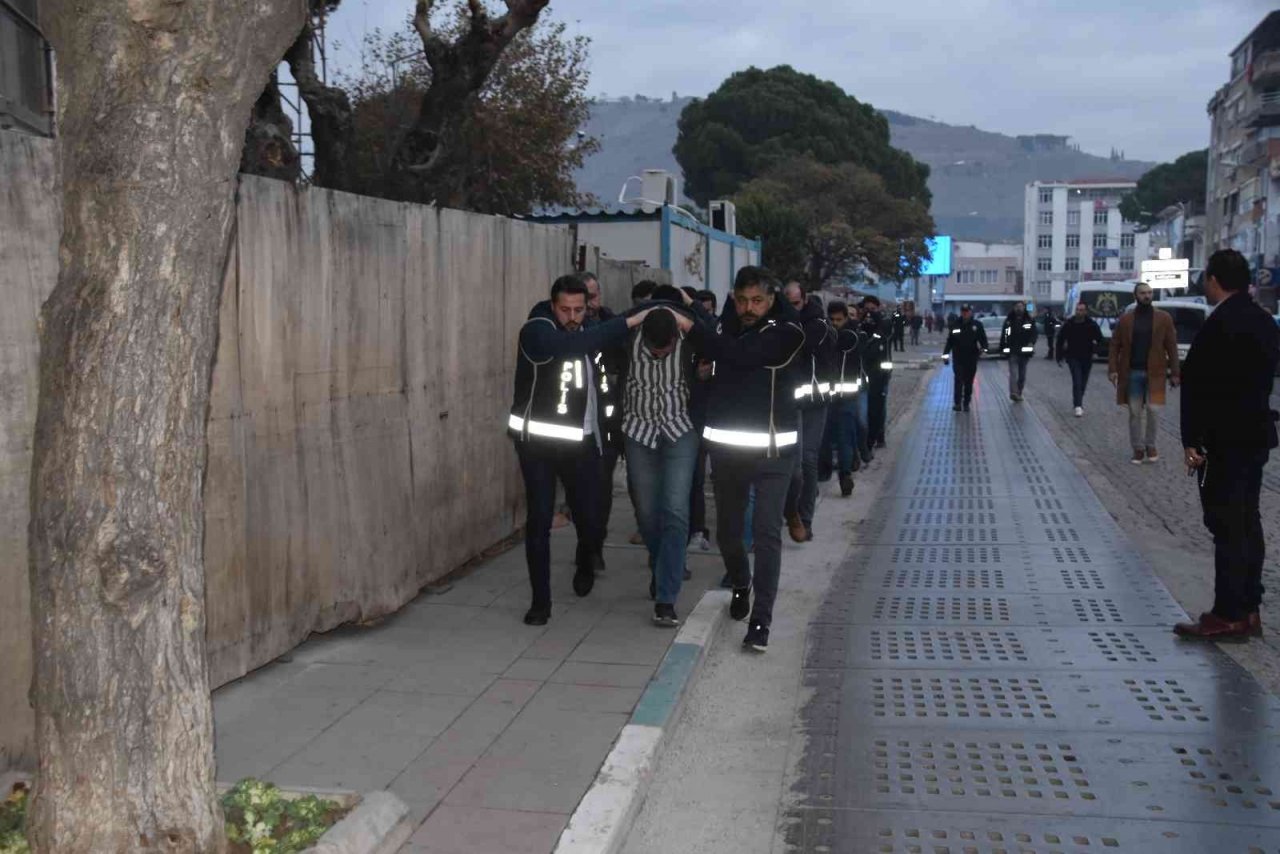 Çökertilen ’Baybekler’ çetesi üyeleri adliyeye sevk edildi