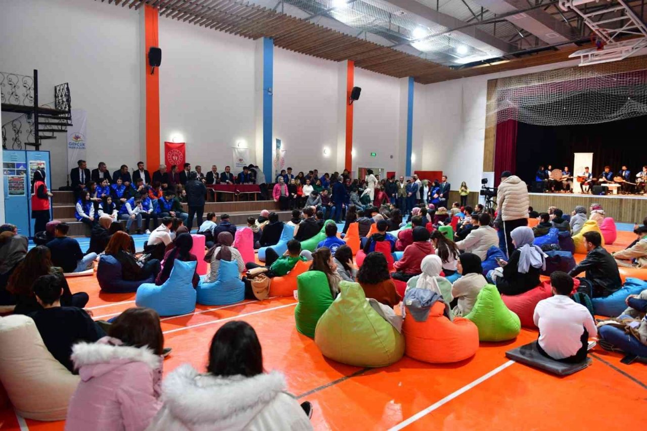 Başkan Çınar gençlik buluşmasına katıldı