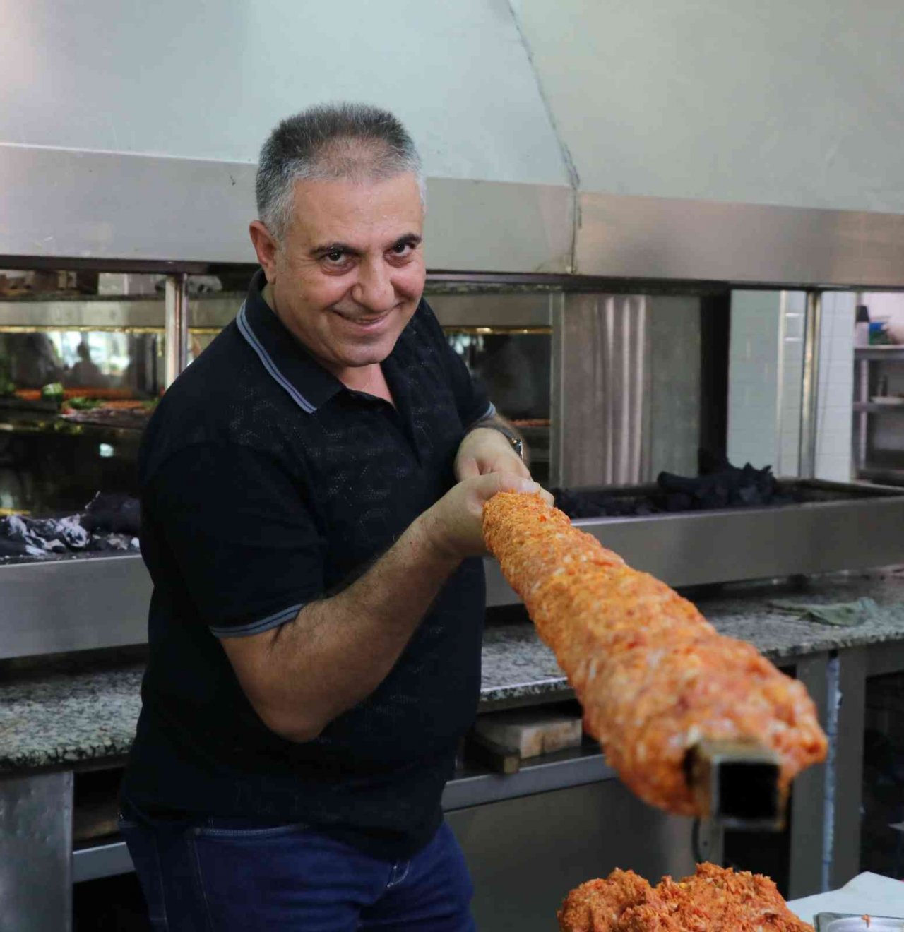 Tescili boru kebabını yemeye yurt dışından bile geliyorlar