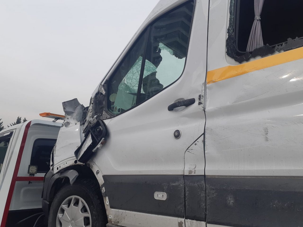 Başkentte okul servisi devrildi, faciadan dönüldü