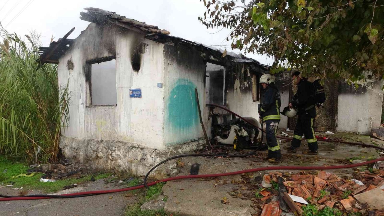 Antalya’da metruk evde çıkan yangın korkuttu