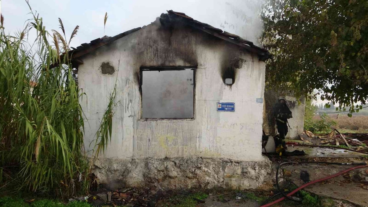 Antalya’da metruk evde çıkan yangın korkuttu