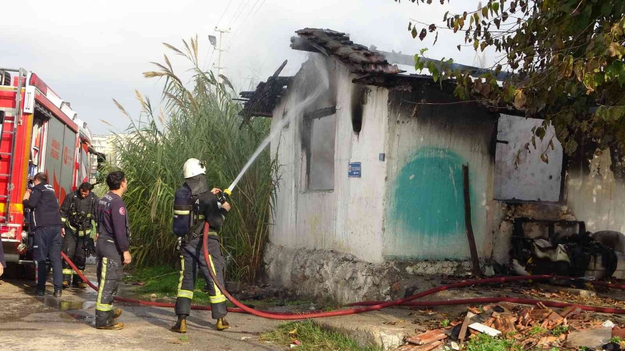 Antalya’da metruk evde çıkan yangın korkuttu