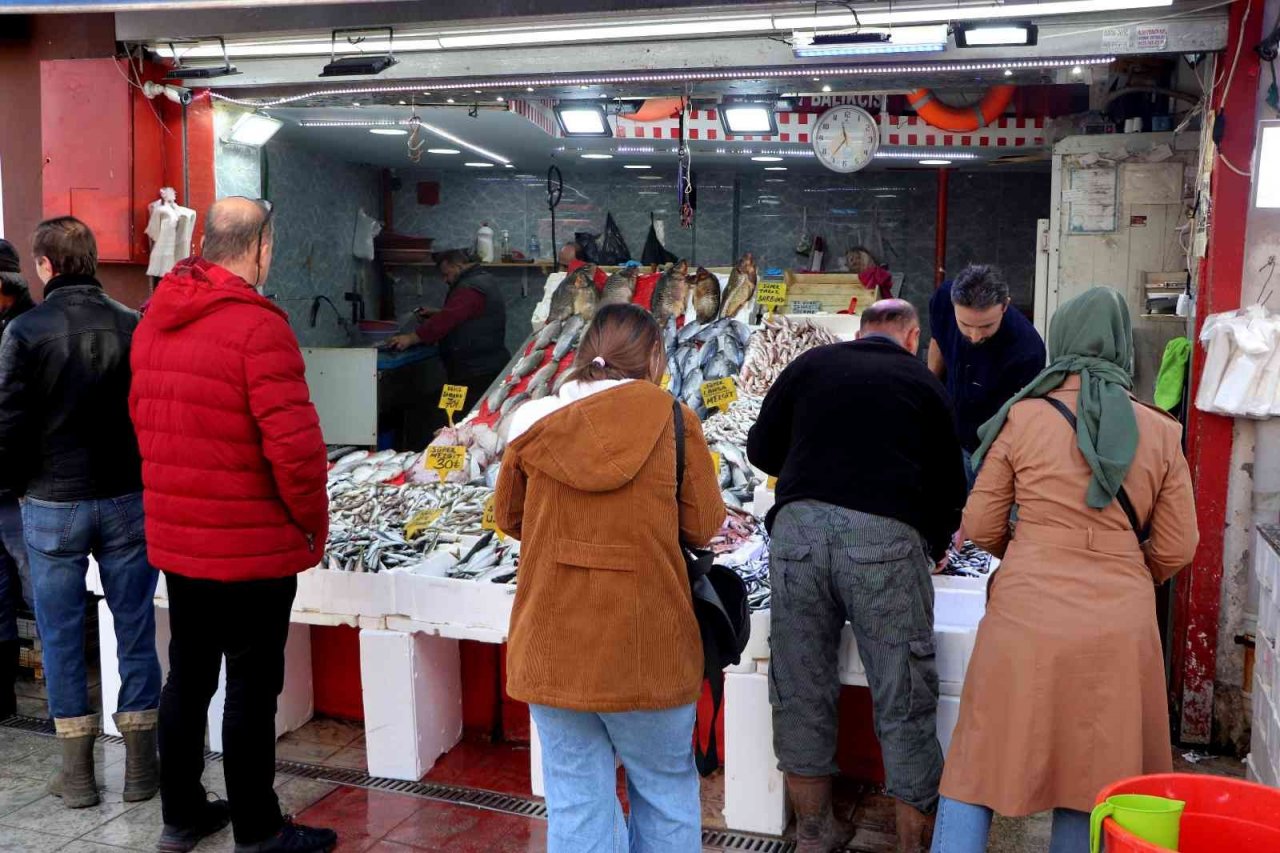 Palamuda doyan vatandaş hamsiye yöneldi