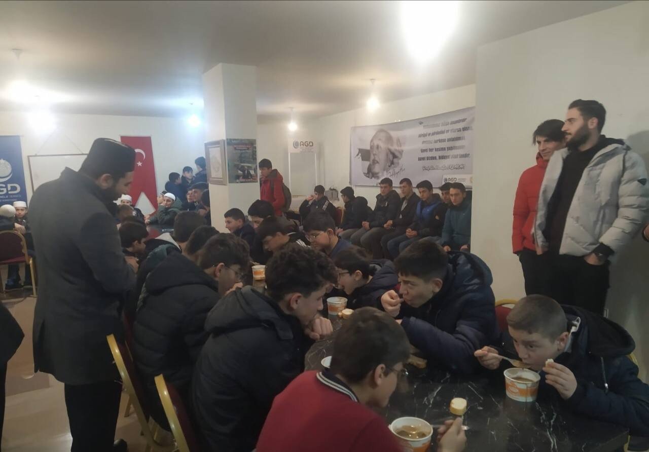 Bayburt’ta öğrenciler sabah namazında Ulu Camide buluştu