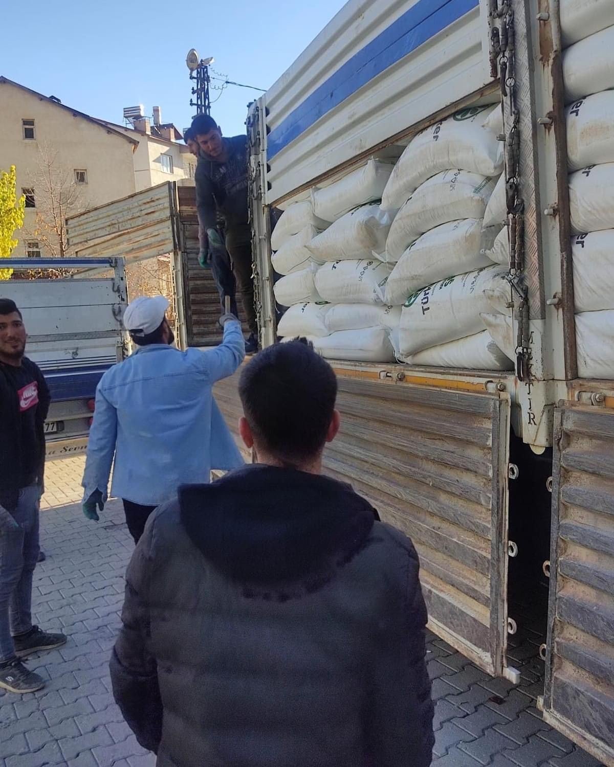 Bitlisli arıcılara 846 ton şeker dağıtımı