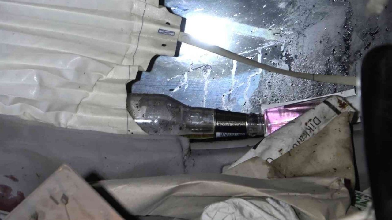 Bursa’da kontrolden çıkan otomobil aydınlatma direğine çarpıp takla attı : 3 ağır yaralı