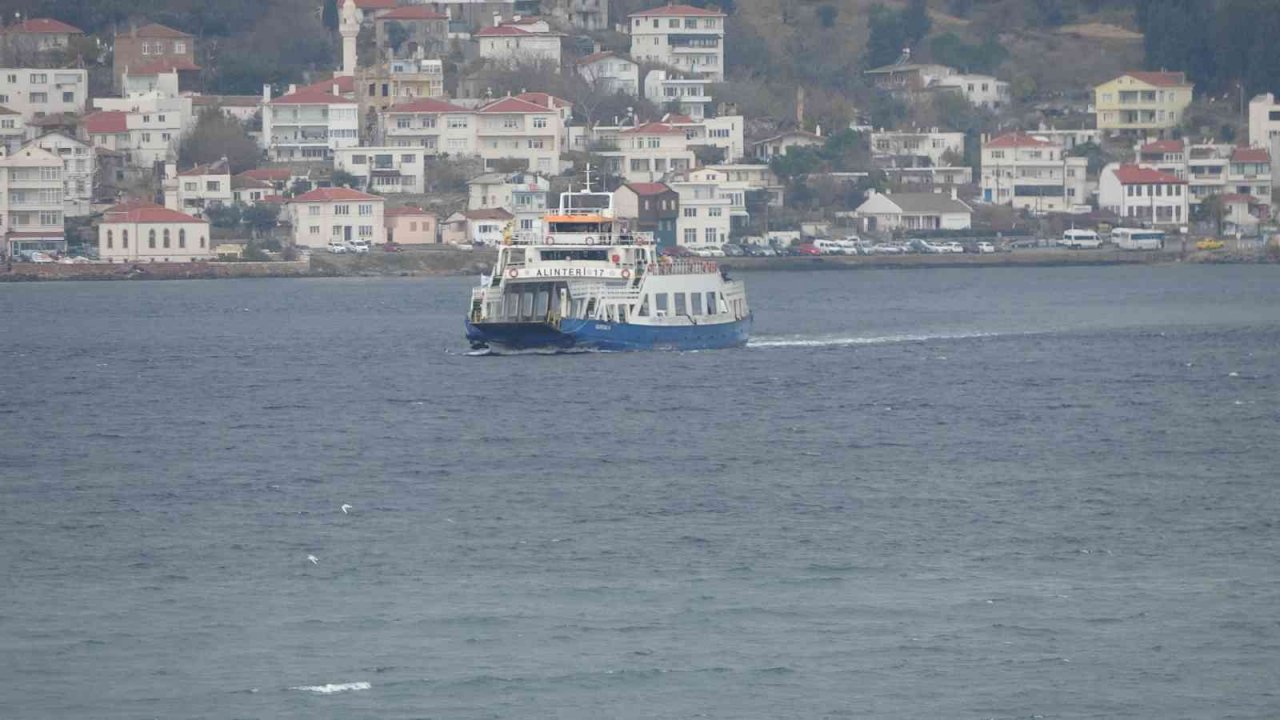 Gökçeada ve Bozcaada’ya bugün ve yarınki feribot seferleri fırtına nedeniyle iptal edildi