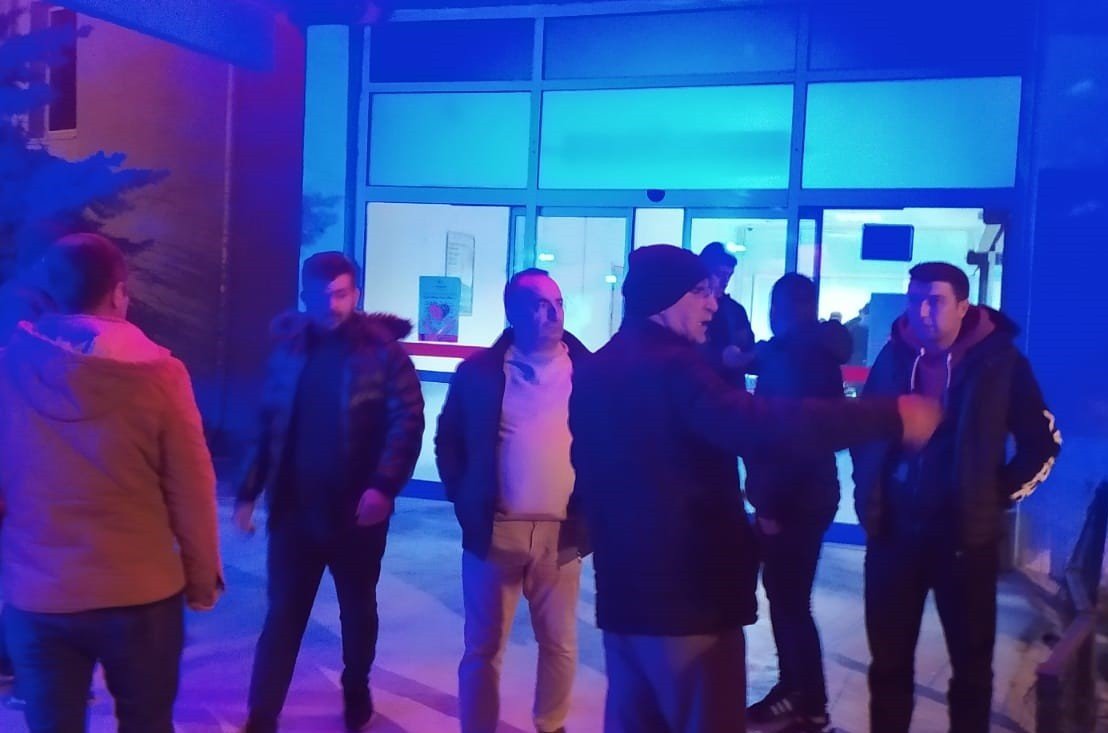 Yangına giden itfaiye aracı devrildi: 3 yaralı