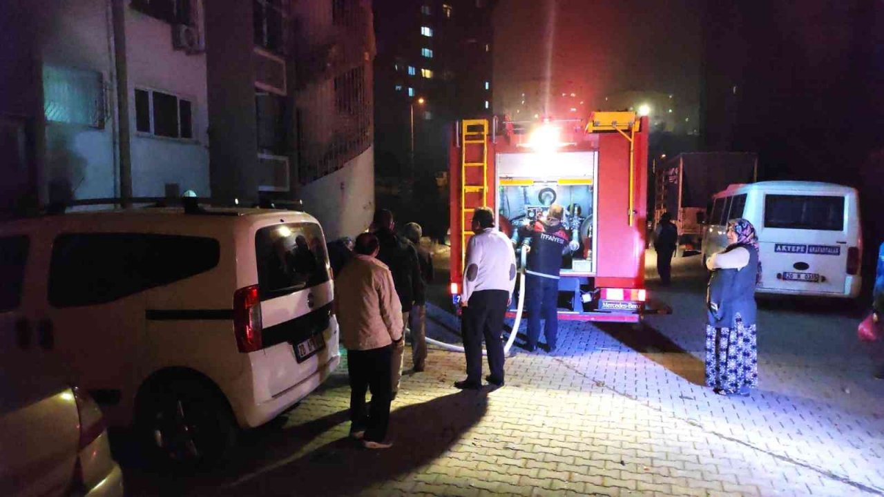 Yangını izleyen kalabalık anonsla dağıtıldı