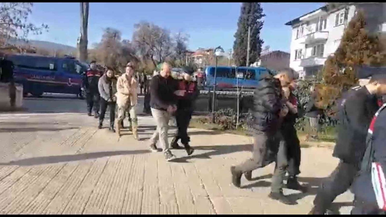 Kefen parasına göz diken dolandırıcılar, kapıya getirilen emekli maaşı da aldı