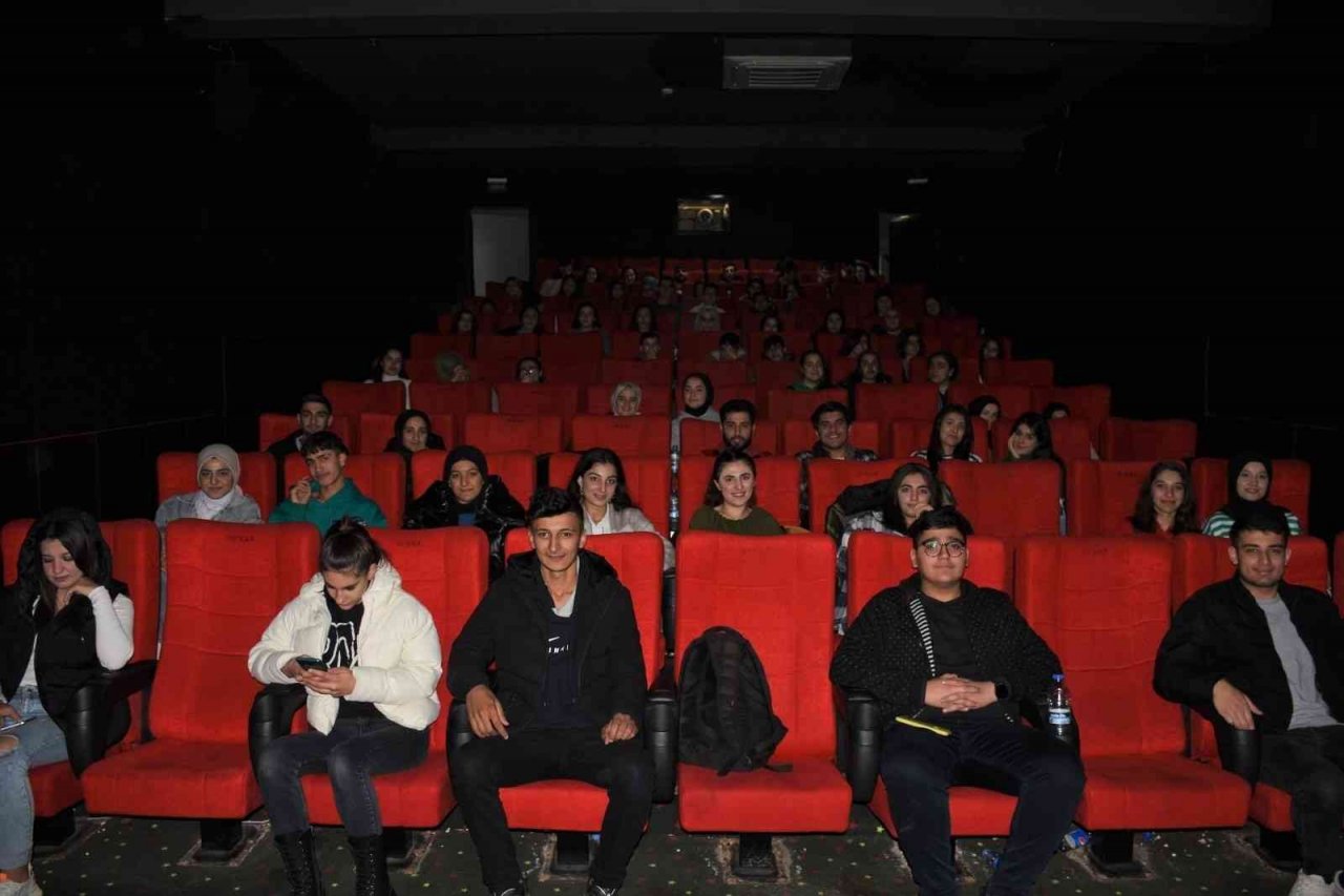 4 bin öğrenci sinema keyfi yaşadı