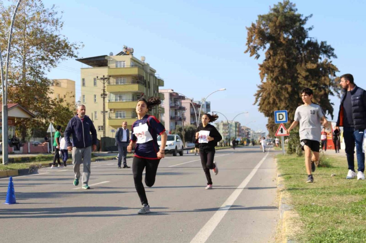 Dörtyol’da ‘İlk Kurşunun’ atılışının 104. yılı kros koşusu düzenlendi