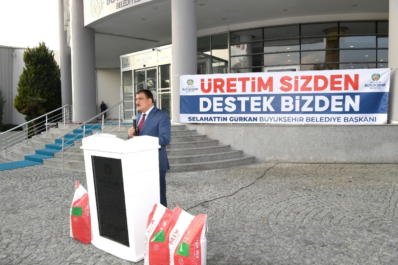 148 üreticiye karışık kaba yem tohumu dağıtıldı