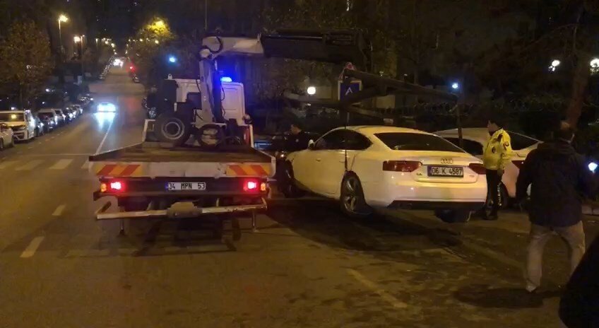 Ataşehir’de iki otomobil çarpıştı: 3 yaralı