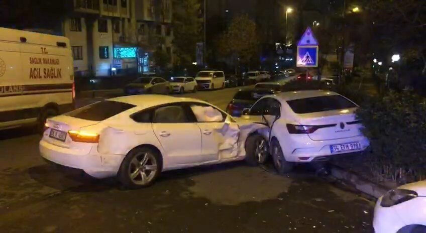 Ataşehir’de iki otomobil çarpıştı: 3 yaralı