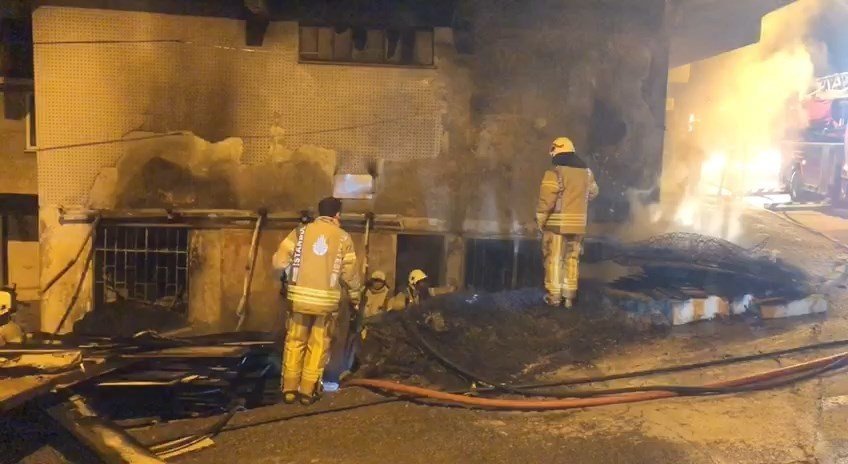 Sancaktepe’de 2 şahıs mobilya atölyesini böyle kundakladı