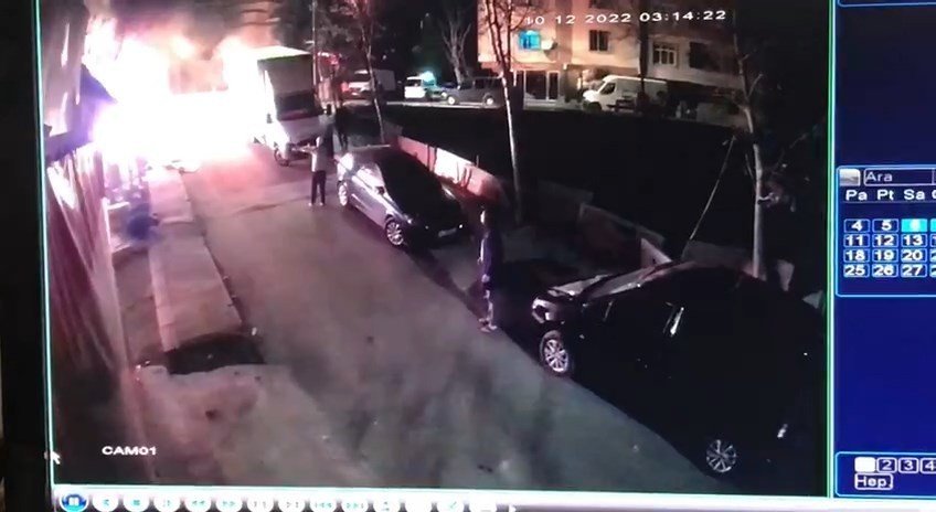 Sancaktepe’de 2 şahıs mobilya atölyesini böyle kundakladı